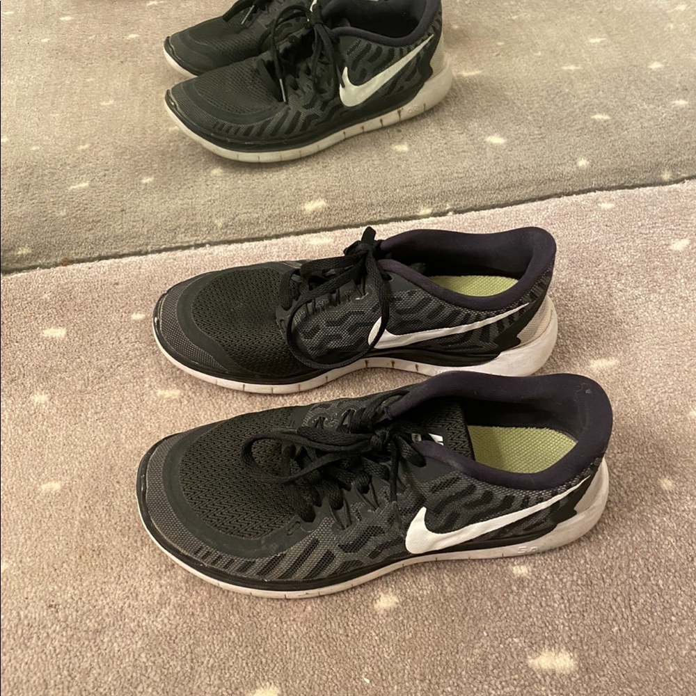 Black Nike for women or youth